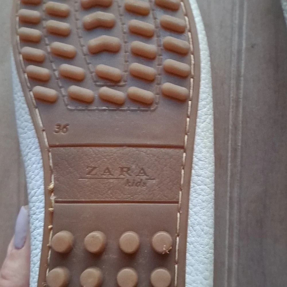 ZARA Boys Collection Lightweight Pebbled White Leather Slip-On Moccasin Loafers